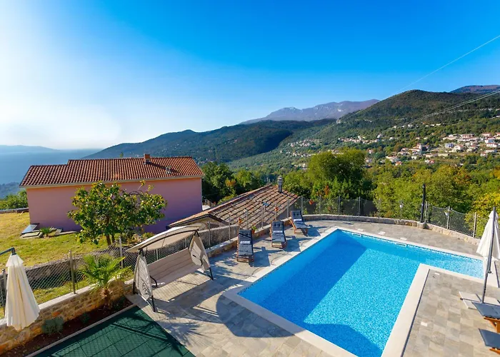 Ivetta For 10 People Near With Sea View & Children Playground *