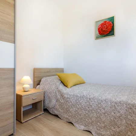 Vila Ivetta For 10 People Near With Sea View & Children Playground