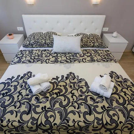 Villa Ivetta For 10 People Near With Sea View & Children Playground *