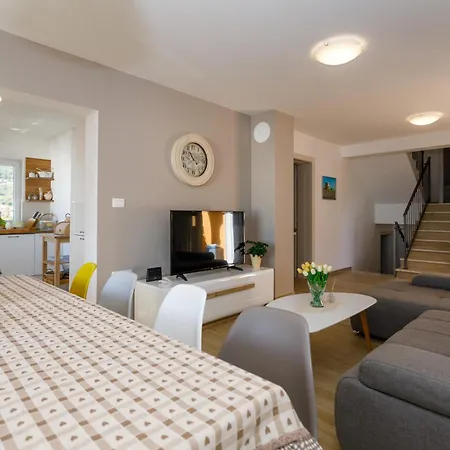 Ivetta For 10 People Near With Sea View & Children Playground