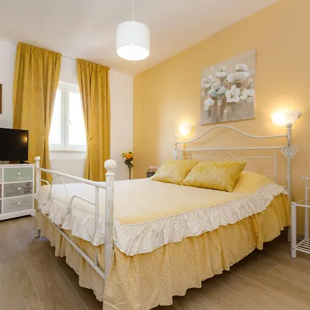 Villa Ivetta For 10 People Near With Sea View & Children Playground *
