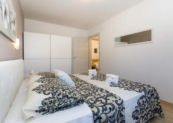 Ivetta For 10 People Near With Sea View & Children Playground