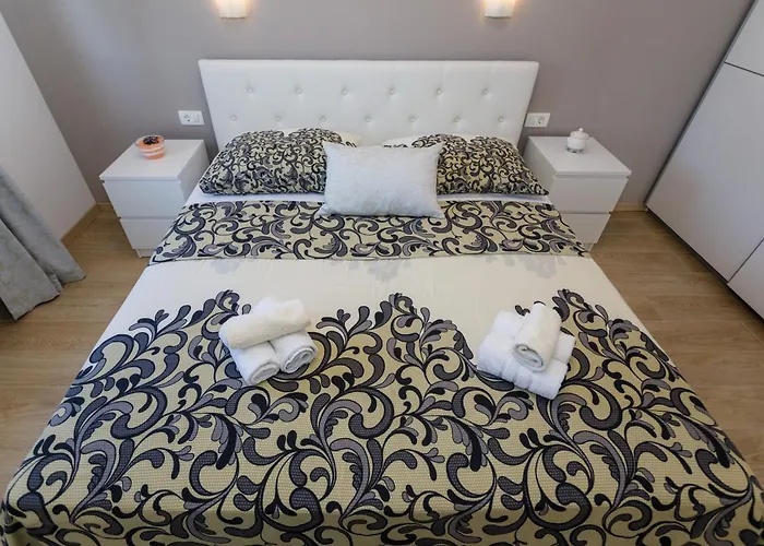 Vila Ivetta For 10 People Near With Sea View & Children Playground *