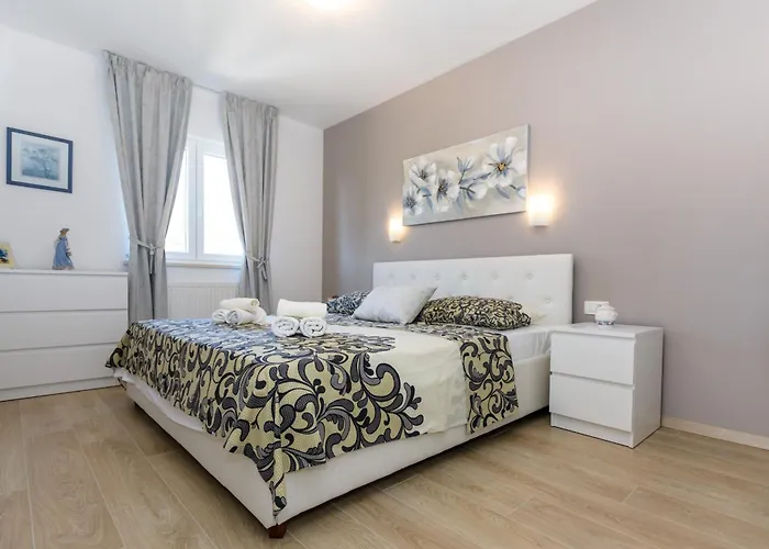 Vila Ivetta For 10 People Near With Sea View & Children Playground Opatija