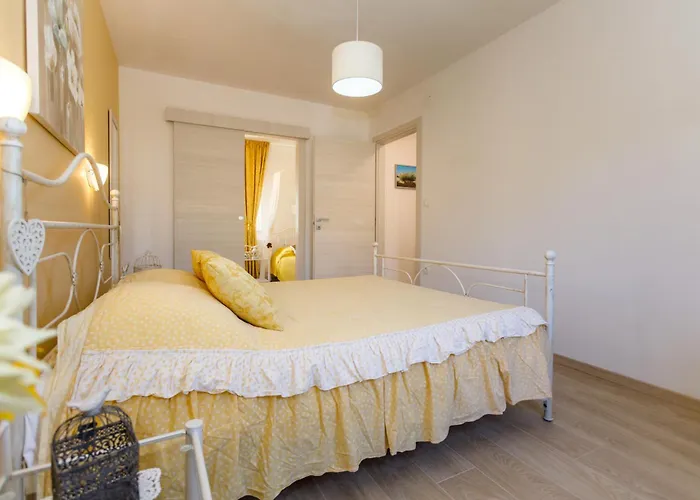 Ivetta For 10 People Near With Sea View & Children Playground Vila Opatija