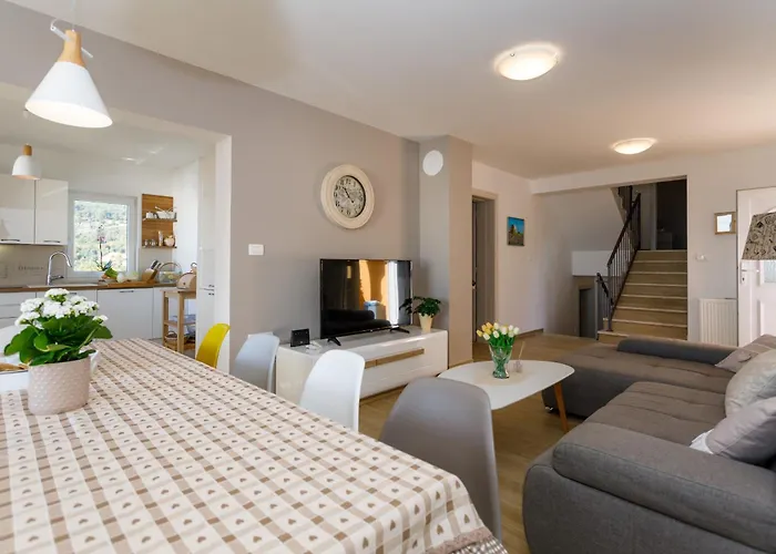 Ivetta For 10 People Near With Sea View & Children Playground