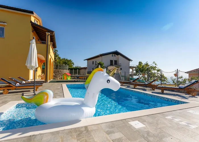 Vila Ivetta For 10 People Near With Sea View & Children Playground