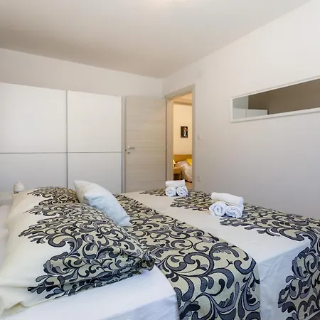 Ivetta For 10 People Near With Sea View & Children Playground