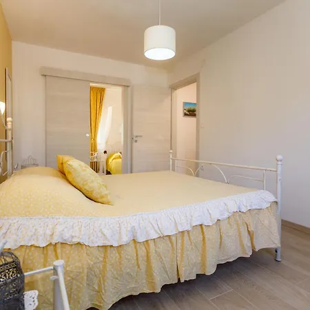 Ivetta For 10 People Near With Sea View & Children Playground Вилла Опатия